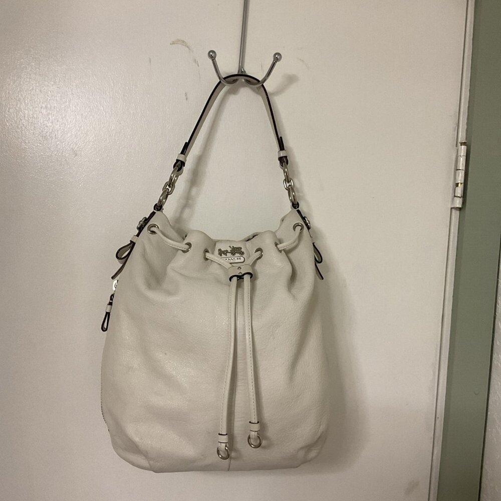 COACH Bone Ivory Pebble Grain Bucket Bag No. A1120-17016 Beautiful Handbag